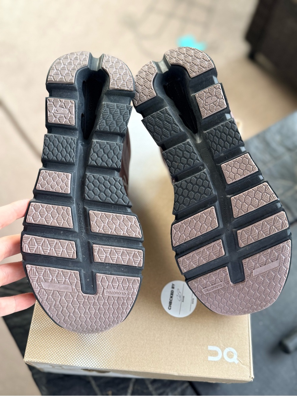 On Cloud Running Cloud-surfer Waterproof black and Mauve worn once!!! - Picture 4 of 4